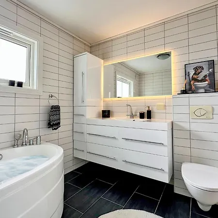 Holiday home Stunning In With House Sea View