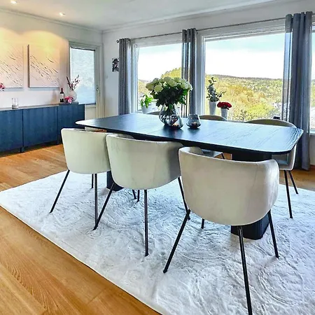 Holiday home Stunning In With House Sea View Mandal
