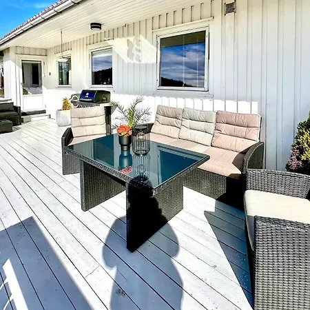 Holiday home Stunning In With House Sea View Mandal