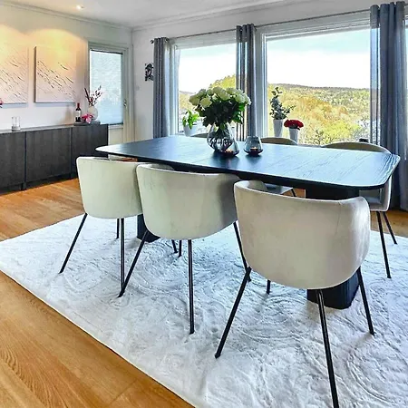 Stunning In With House Sea View Feriehus
