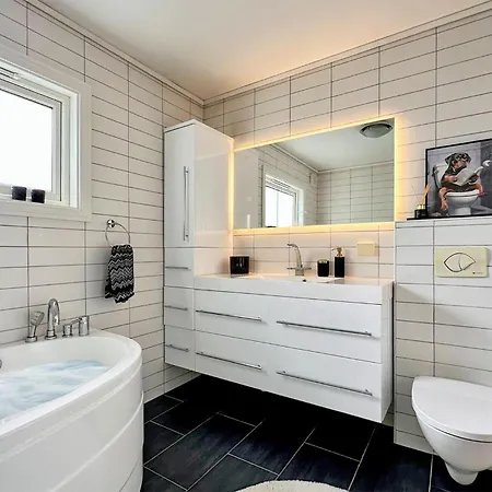 Stunning In With House Sea View Feriehus