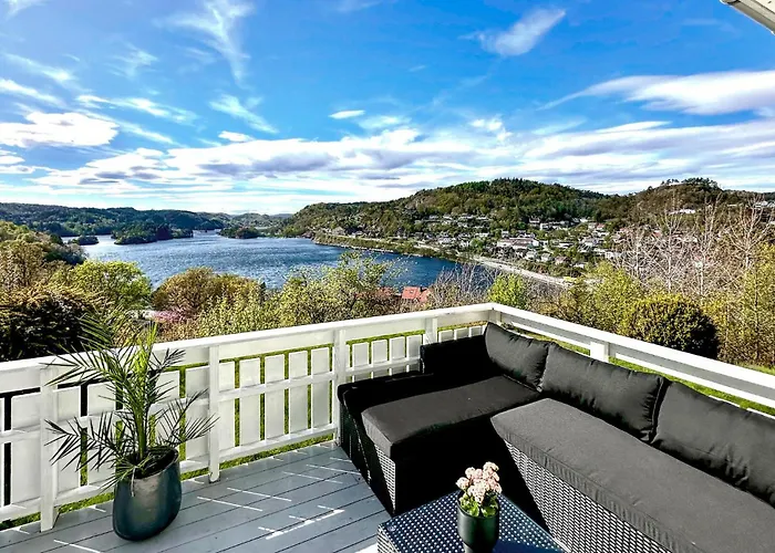 Semesterbostad Stunning In With House Sea View *