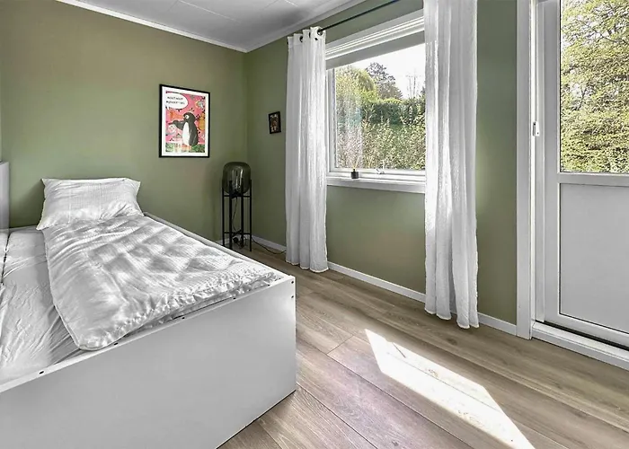 Feriehus Stunning In With House Sea View