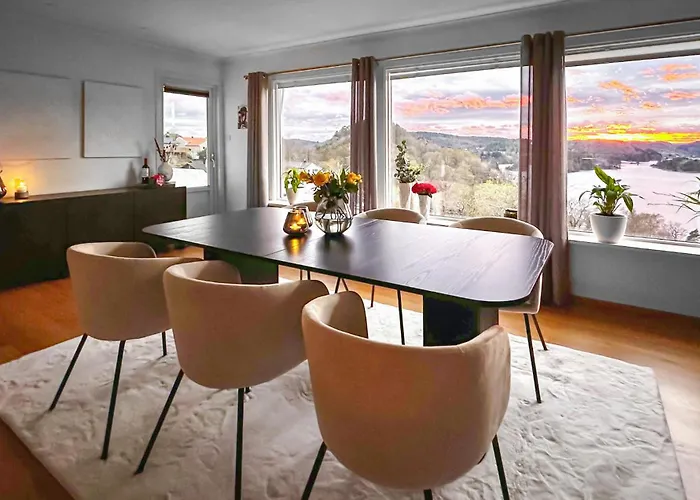 Stunning In With House Sea View Feriehus *