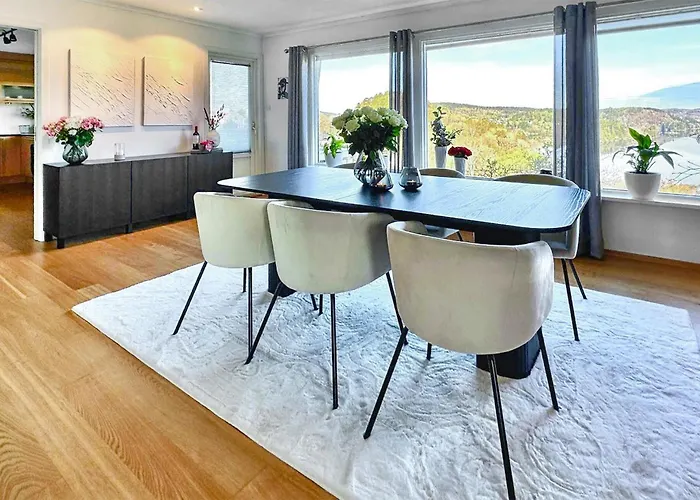 Stunning In With House Sea View Feriehus