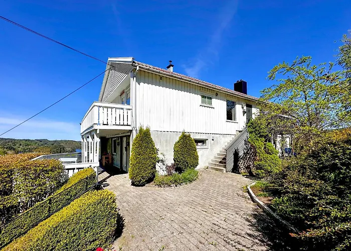 Feriehus Stunning In With House Sea View *